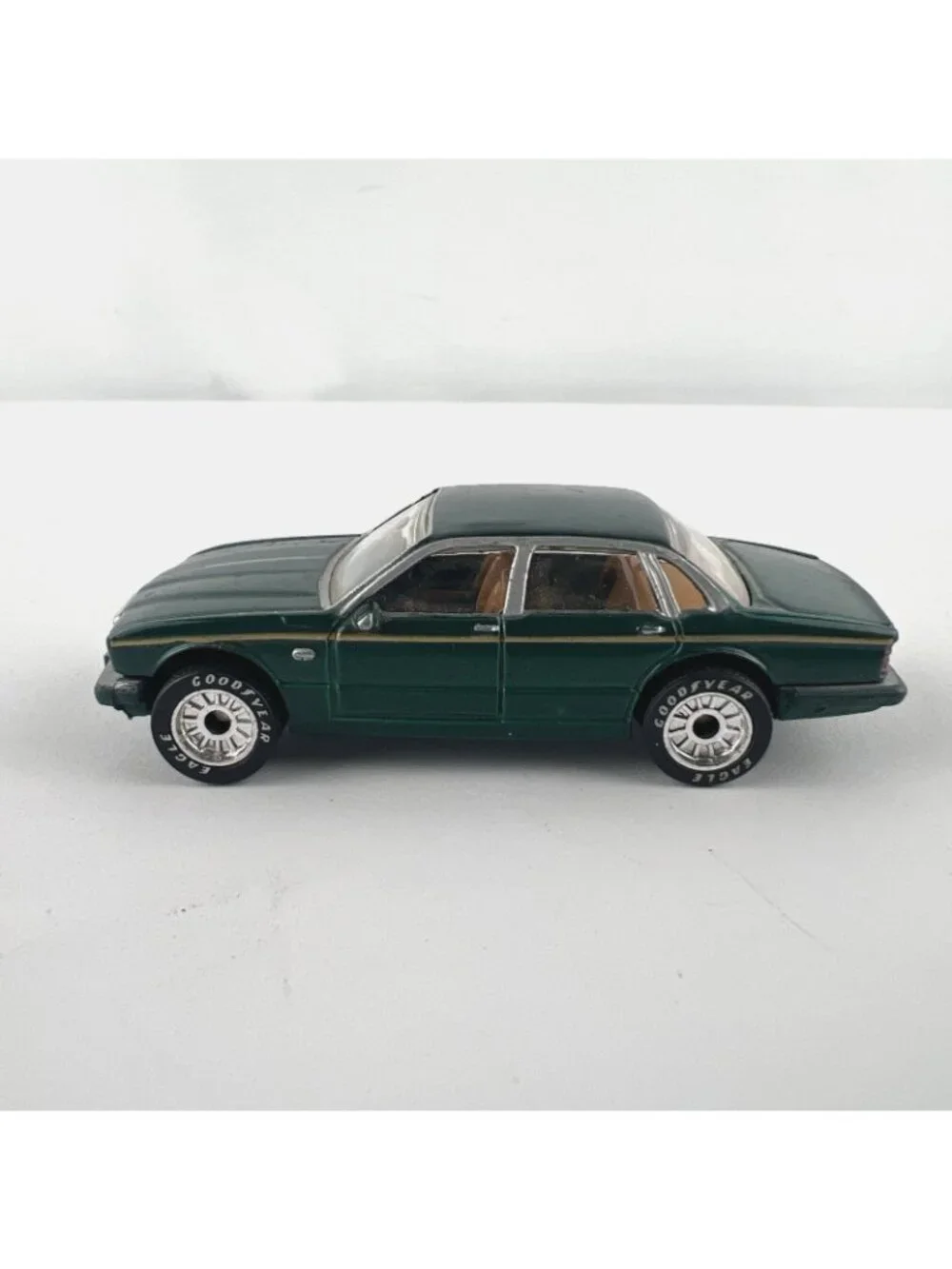 Vintage 1991 Matchbox Ultra Premiere Diecast 1:64 Jaguar XJ6 Dark Green Sedan NM
